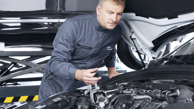 Delphi Technologies Expert monitoring soot levels in the engine with a DPF sensor.