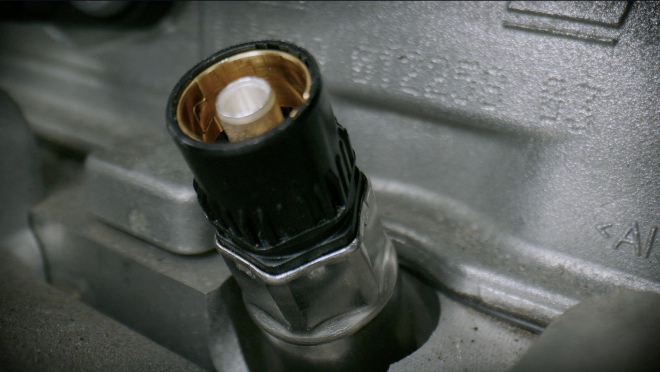 Check and replace a diesel in-cylinder pressure sensor | Masters of Motion